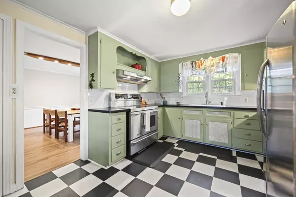 West Hartford, CT 06110,479 South Main Street