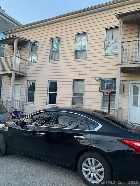 Bridgeport, CT 06605,957 Hancock Avenue #1st floor