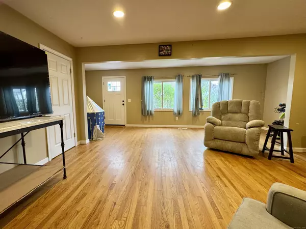 Milford, CT 06460,48 Hubbell Place