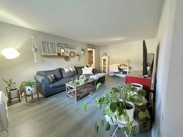 Bridgeport, CT 06606,17 Teresa Place #17