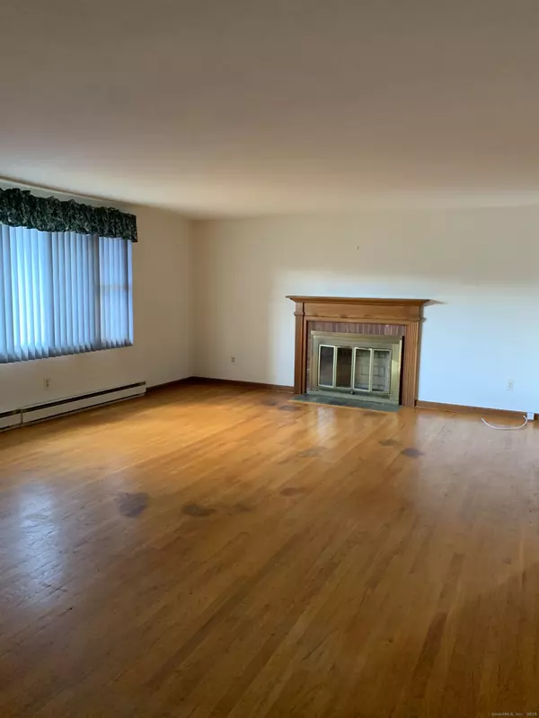 Berlin, CT 06037,381 Chamberlain Highway