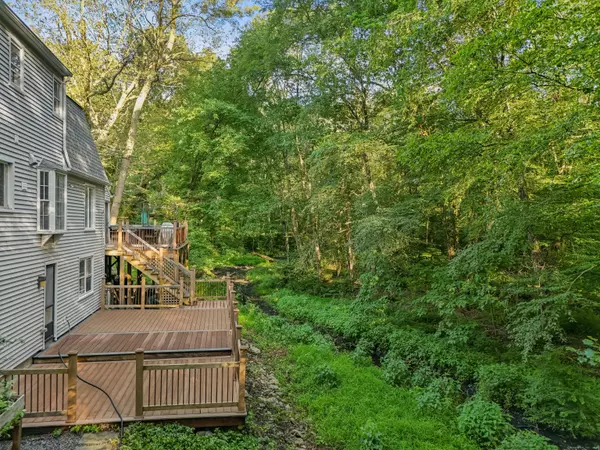 Norwalk, CT 06851,9 Allen Court