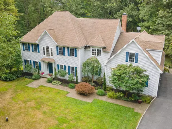 Oxford, CT 06478,7 Butternut Lane