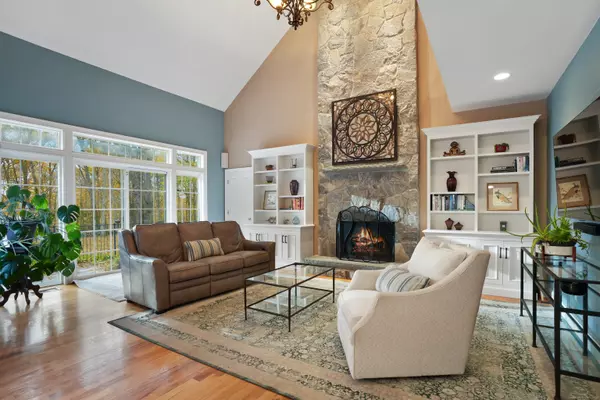 Oxford, CT 06478,7 Butternut Lane