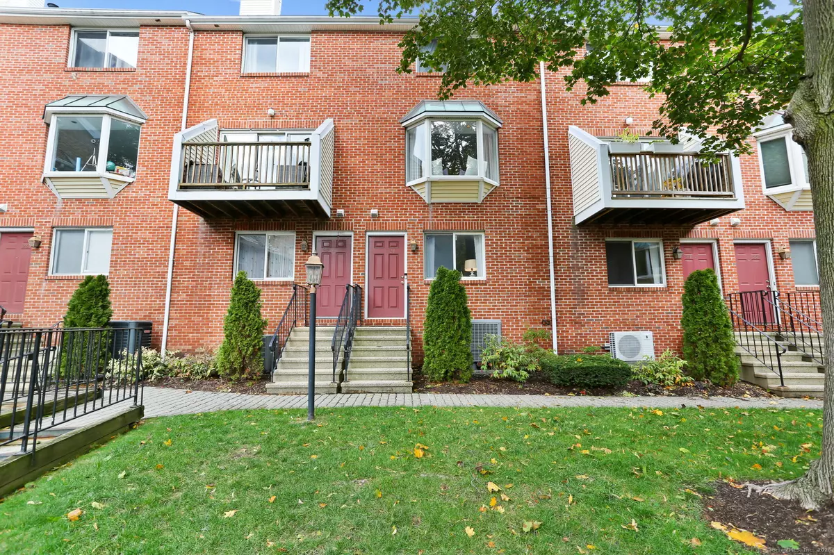 Stamford, CT 06901,101 Grove Street #APT 24