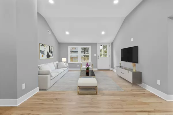 Shelton, CT 06484,8 Noguchi Trail