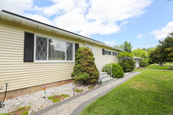 12 London Road, Windsor, CT 06095