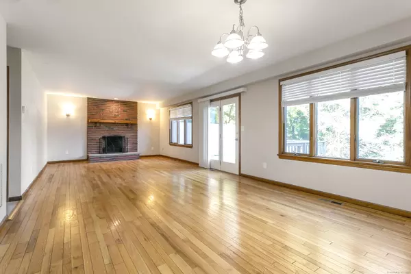 Bridgeport, CT 06606,142 Chatham Terrace