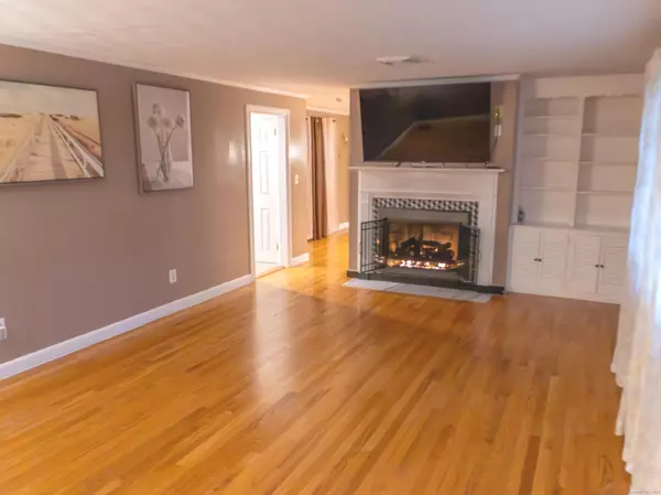 East Hartford, CT 06108,76 Syracuse Drive