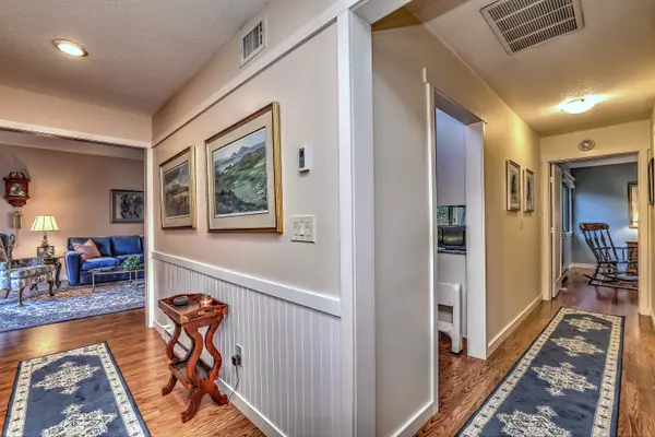 Southbury, CT 06488,889 Heritage Village #B