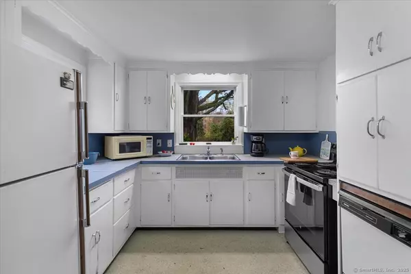 Hamden, CT 06517,19 Armory Street