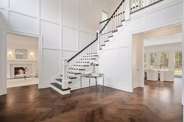 New Canaan, CT 06840,928 West Road