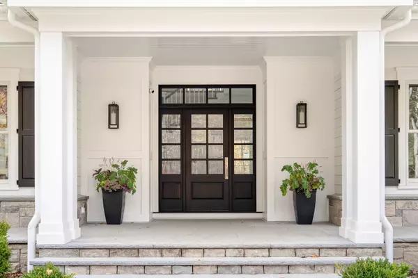 New Canaan, CT 06840,928 West Road