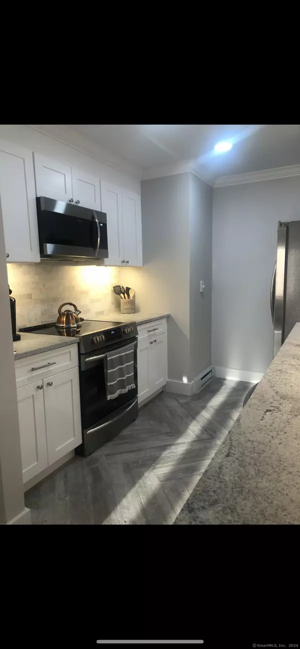 Milford, CT 06460,157 1/2 Kings Highway #F