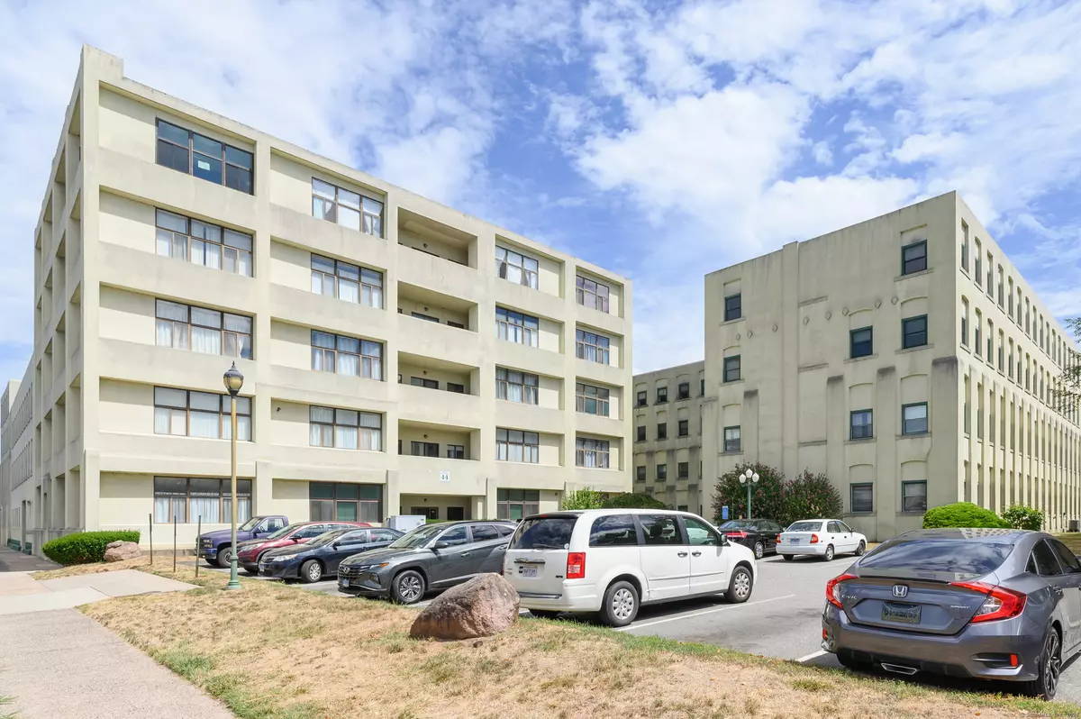 Wallingford, CT 06492,102 Judd Square #102