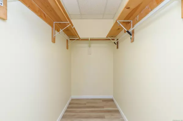 Wallingford, CT 06492,102 Judd Square #102