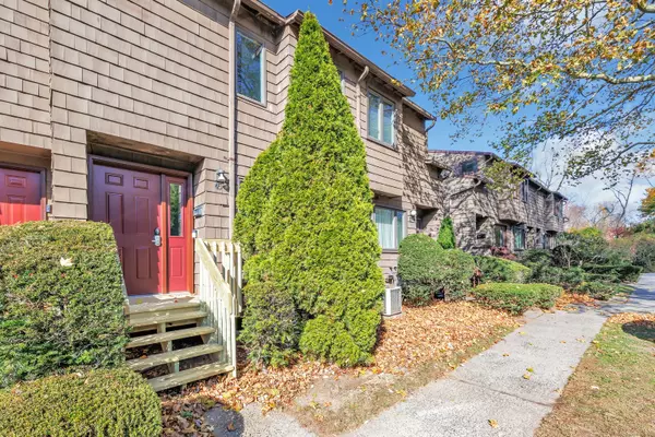 45 Towne House Road #45, Hamden, CT 06514