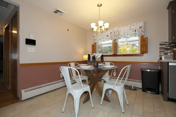 Windsor, CT 06095,3 Maude Circle