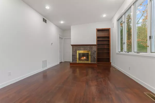 Stamford, CT 06903,61 Shady Lane