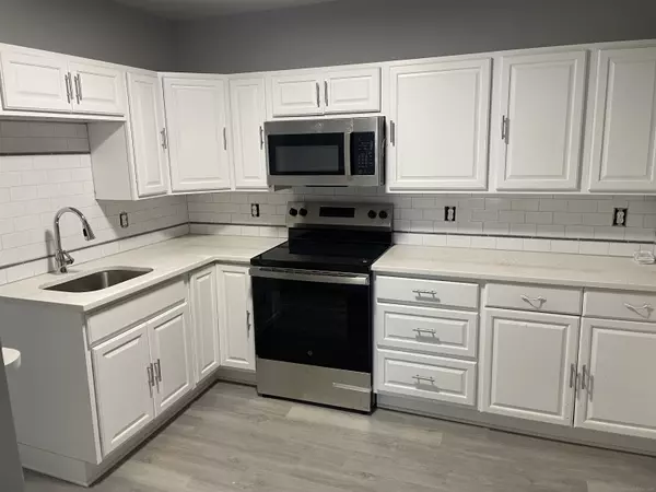 New Milford, CT 06776,7 Spring Street