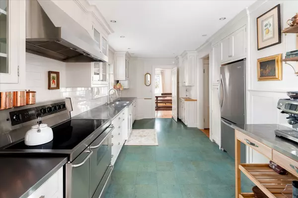 Fairfield, CT 06825,605 Brooklawn Avenue