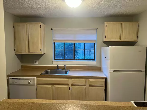 West Hartford, CT 06107,42 North Main Street #APT 73