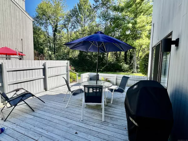 Ridgefield, CT 06877,7 Honeysuckle Lane #7