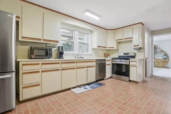 Newington, CT 06111,79 Lantern Hill