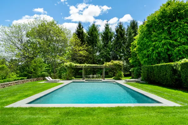 New Canaan, CT 06840,945 Oenoke Ridge