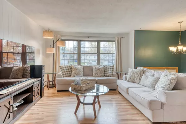 Middletown, CT 06457,15 Kent Court