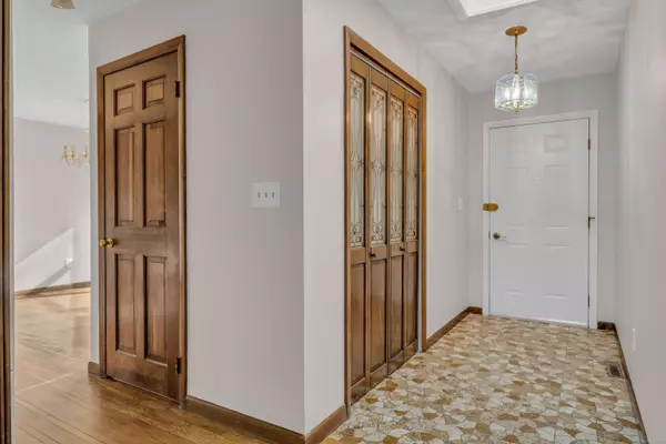 North Haven, CT 06473,11 Musket Drive