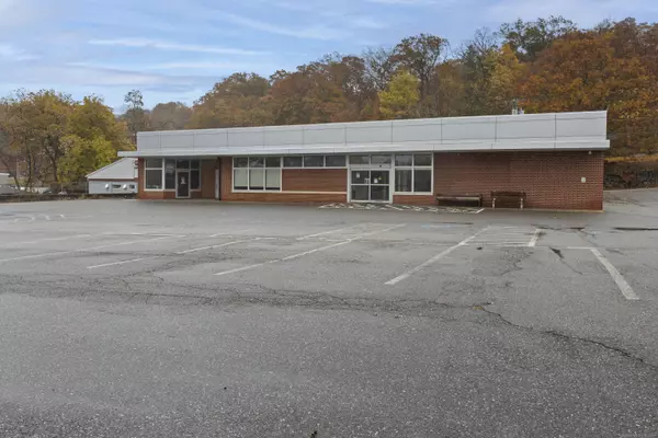 6 South Main Street, Putnam, CT 06260