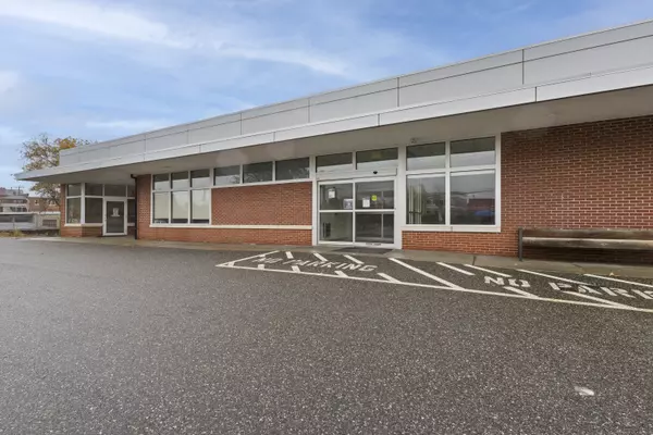 Putnam, CT 06260,6 South Main Street