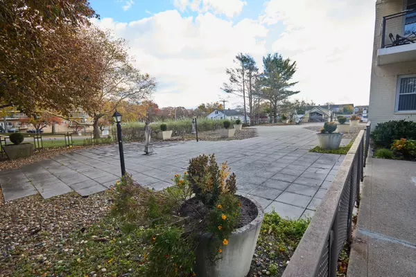 Bridgeport, CT 06604,2625 Park Avenue #5N