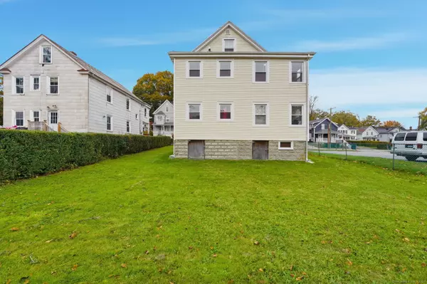 New London, CT 06320,32 Moore Avenue