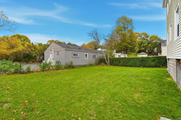 New London, CT 06320,32 Moore Avenue