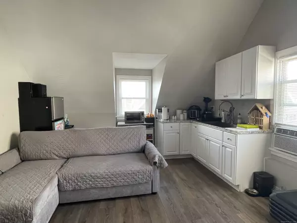 Bridgeport, CT 06605,40 Scofield Avenue