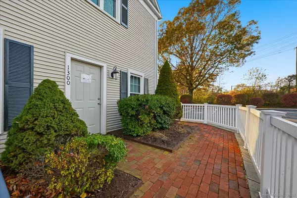 Old Saybrook, CT 06475,123 Elm Street #13