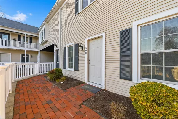 Old Saybrook, CT 06475,123 Elm Street #15