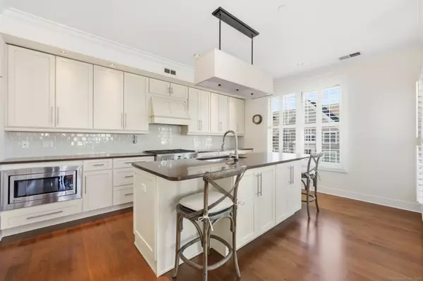 Stamford, CT 06902,77 Havemeyer Lane #420