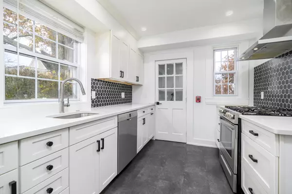 Fairfield, CT 06824,58 Post Road