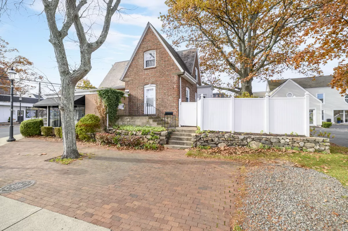 Fairfield, CT 06824,58 Post Road