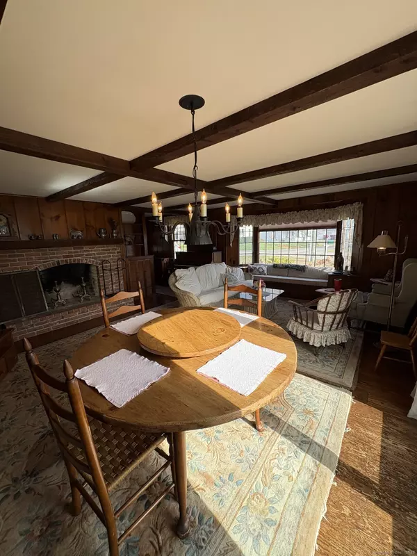 Old Saybrook, CT 06475,21 Fenwick Street