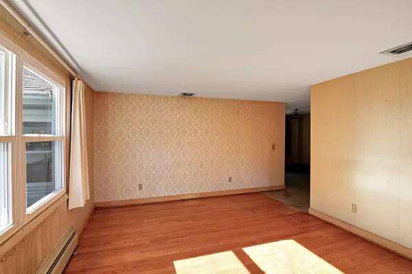 Enfield, CT 06082,11 Carpet Street