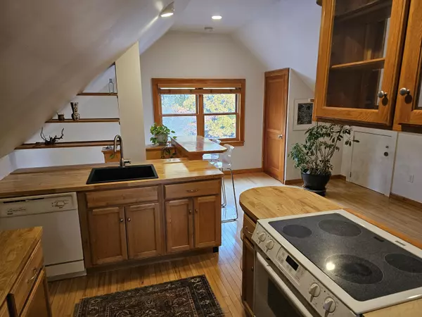 West Hartford, CT 06107,29 Argyle Avenue #3