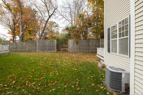 West Hartford, CT 06110,49 Park Place Circle #49