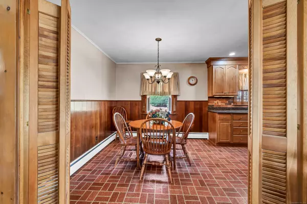 Brookfield, CT 06804,2 Old Grays Bridge Road