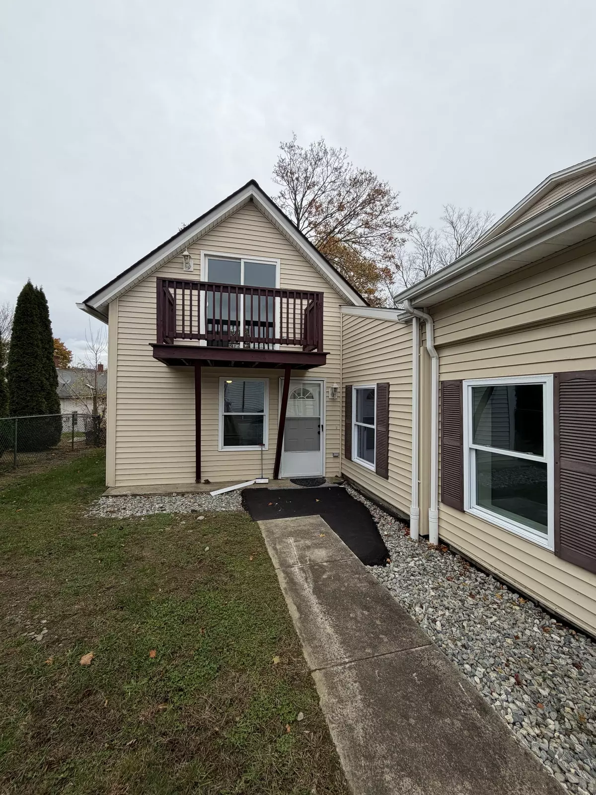 Plainfield, CT 06374,34 Pleasant Street #3