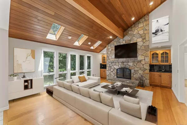 Stamford, CT 06903,501 Woodbine Road