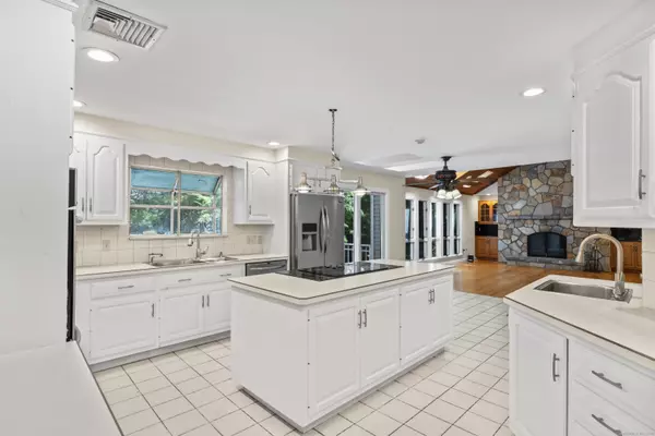 Stamford, CT 06903,501 Woodbine Road